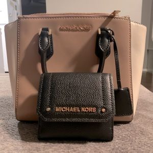 Michael Kors small color block leather purse and wallet. Perfect neutral, beige